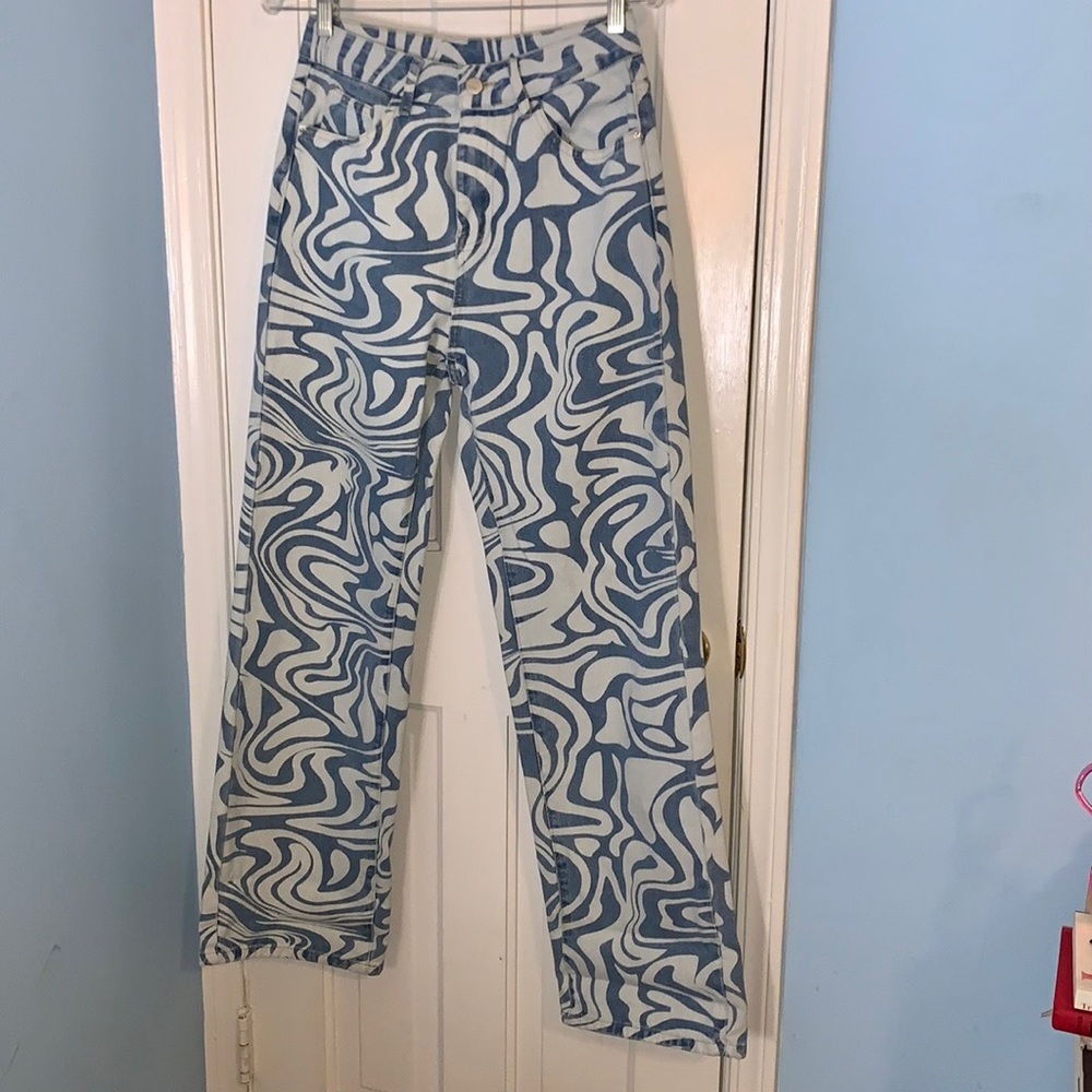 NWOT White Swirl Retro Pattern High Waisted Blue Jeans